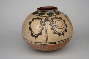 Maker formerly known [Kotyit (Cochiti Pueblo)], Storage Jar , 1860 – 80. Clay and pigment, 15 1/2 x 18 1/2 x 18 1/2 in. Collection of Shelburne Museum, Anthony and Teressa Perry Collection of Native American Art. 2022 - 16.2. Photography by Pitkin Studio, Rockford, IL, USA.